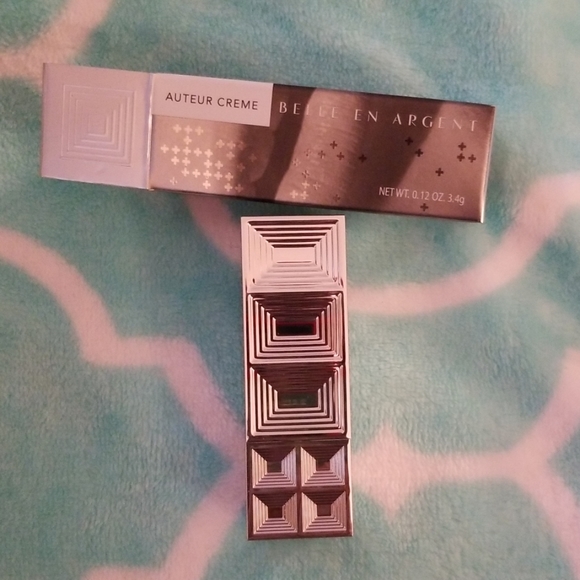 Lipstick in Smoking On Screen - Picture 3 of 3